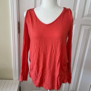 Bobeau coral Large (10-12) cold shoulder top in good condition no stains or rips